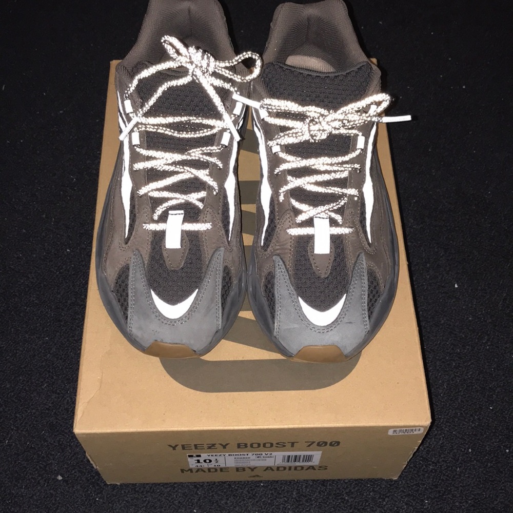 Yeezy 700 v2 Geode VNDS size10.5